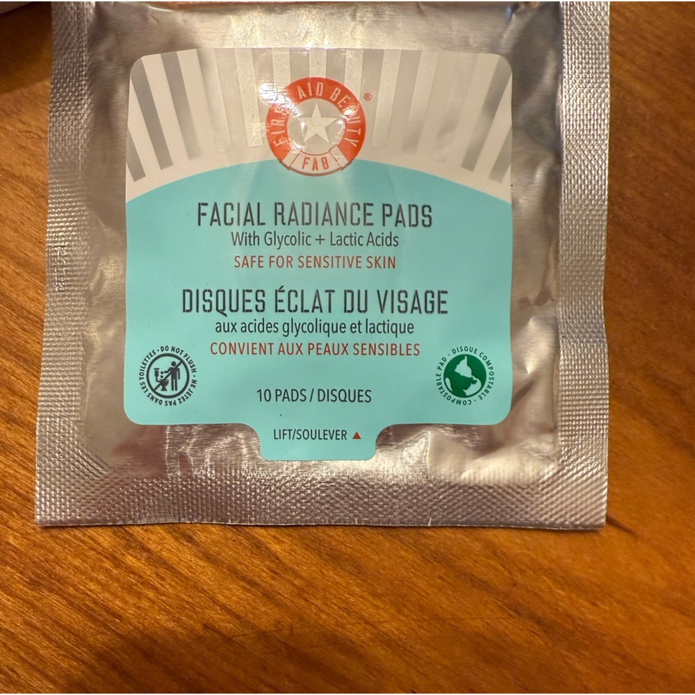 💙 4/$20 First Aid Beauty FACIAL RADIANCE PADS -10 ct